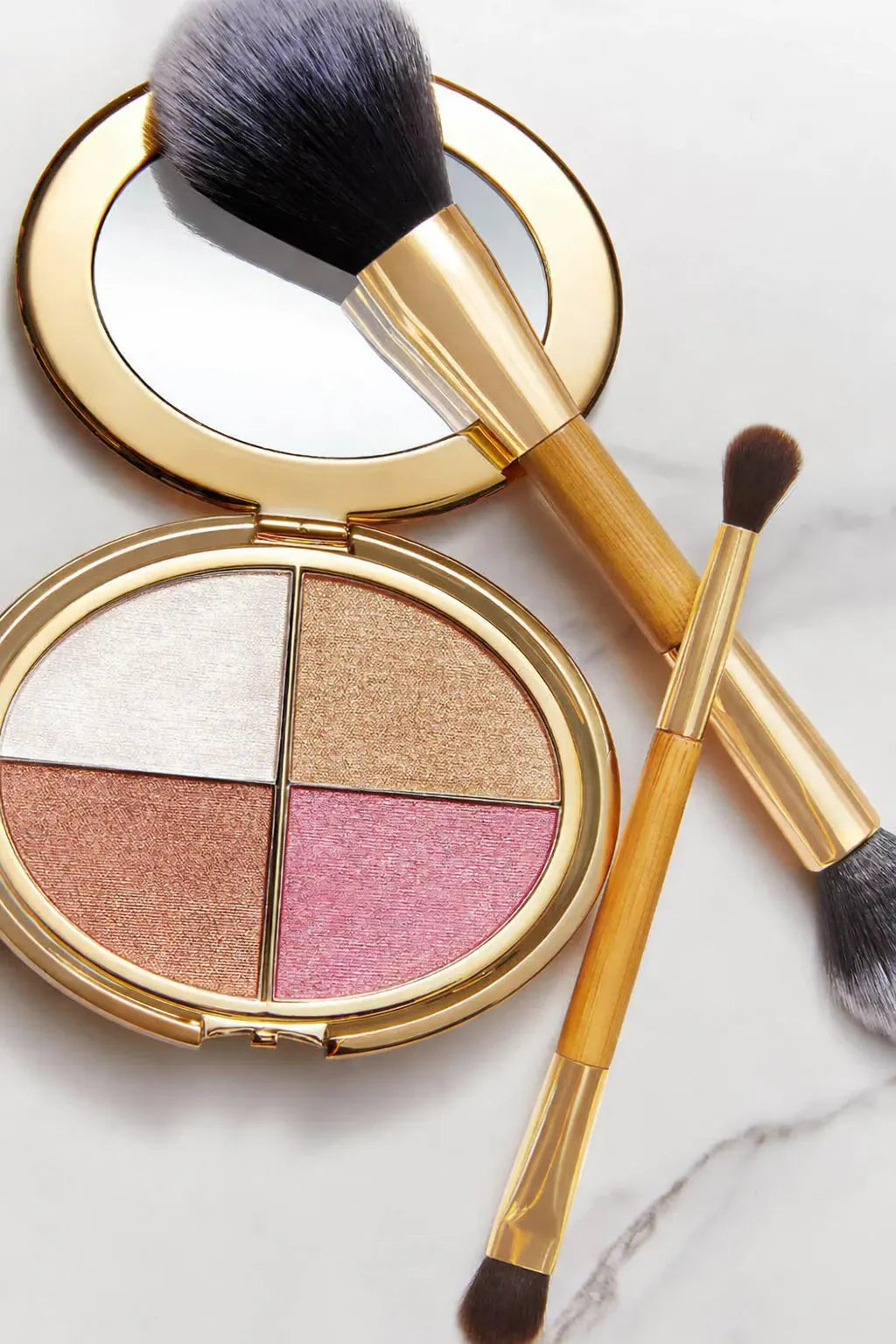 ✨ Last Day Buy 1 Get 1 Free ✨Glow Wardrobe Highlighting Eye & Cheek Palette